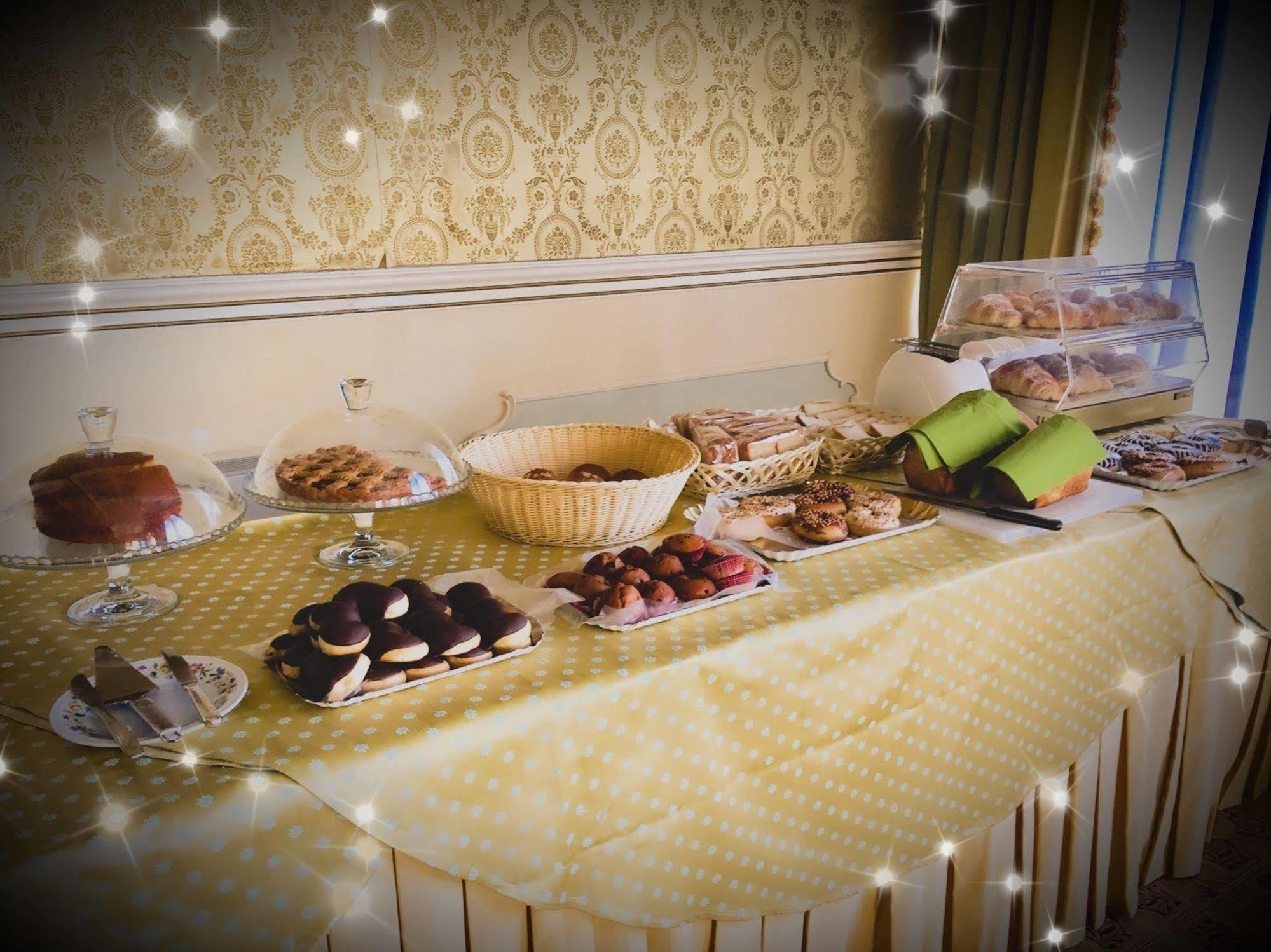 טאורמינה Hotel Villa Riis מראה חיצוני תמונה