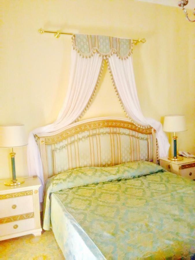 טאורמינה Hotel Villa Riis מראה חיצוני תמונה
